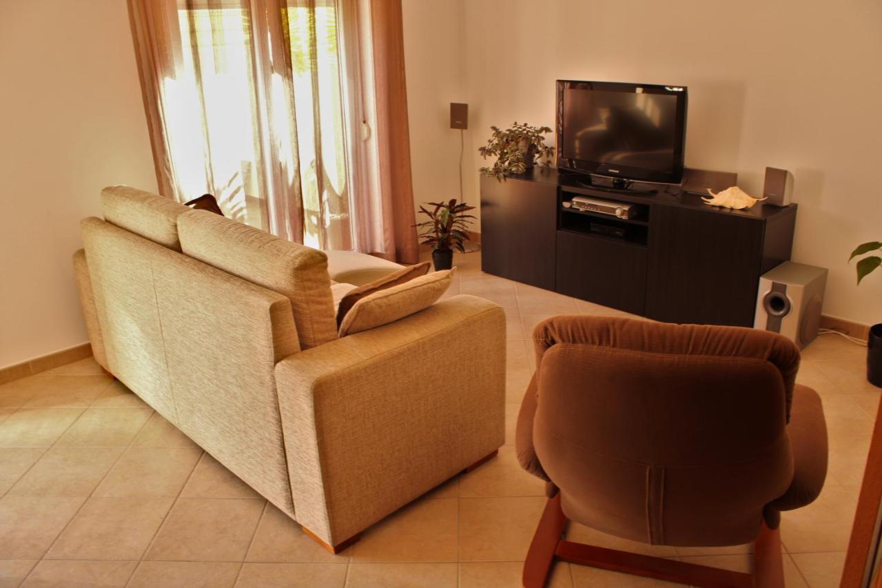 Grillohouse Villa Луриня Екстериор снимка